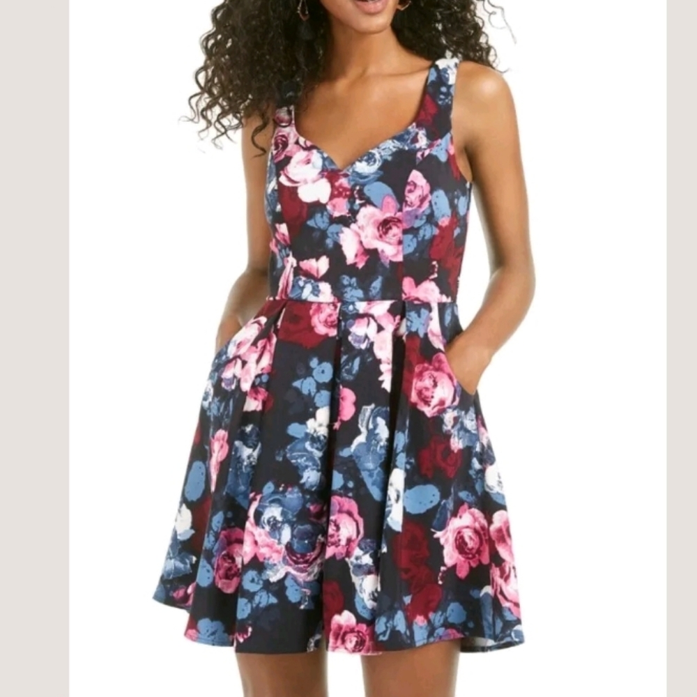 NWT Junior Trixxi Black Floral Fit Flare Pleated Dress Zipper & Pockets Size 3